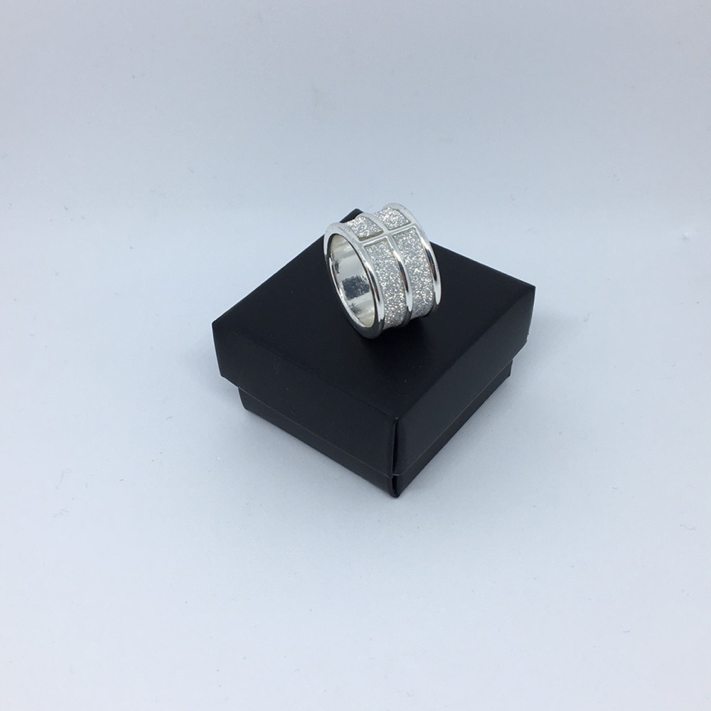 Avon Ring - Picture 4 of 5